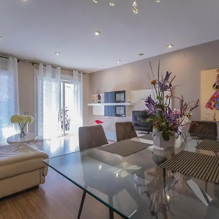 Luxury In The Centre Of Apartment